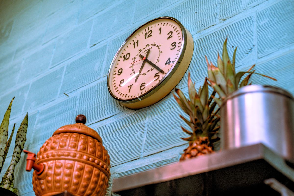 A clock on the wall of a restaurant