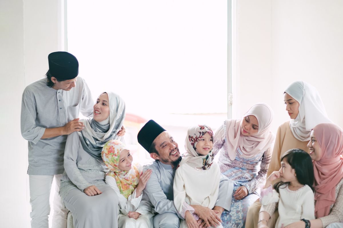A family celebrating Raya together