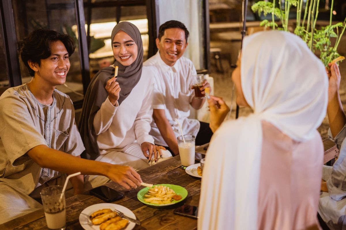 Malaysian F&B customers having a meal together