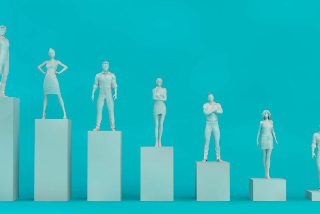 a downward bar graph representing a number of people over time.