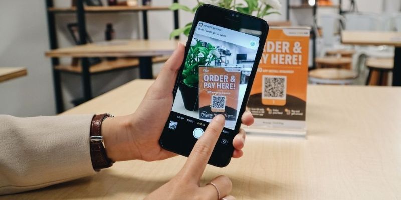 Customer scanning a menu QR code on the restaurants' table