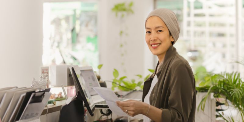 Bubble tea store business owner operating a point-of-sale