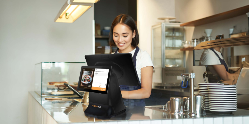 F&B operator using a StoreHub POS in a cafe