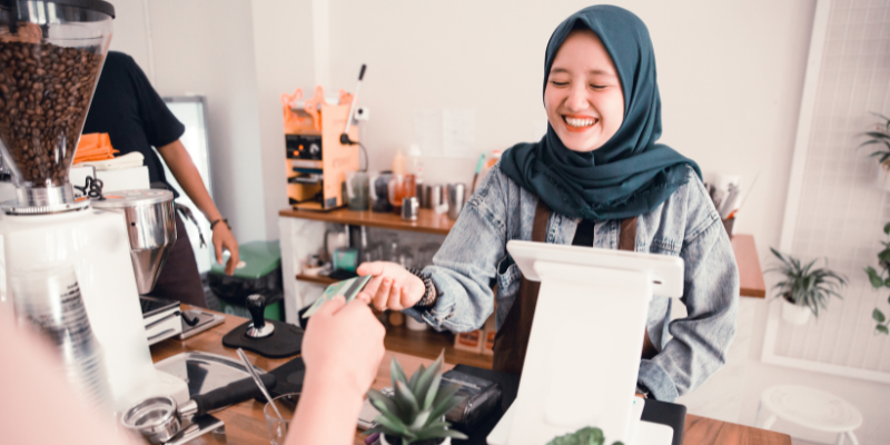 F&B operator in Malaysia receiving payment from customer at counter