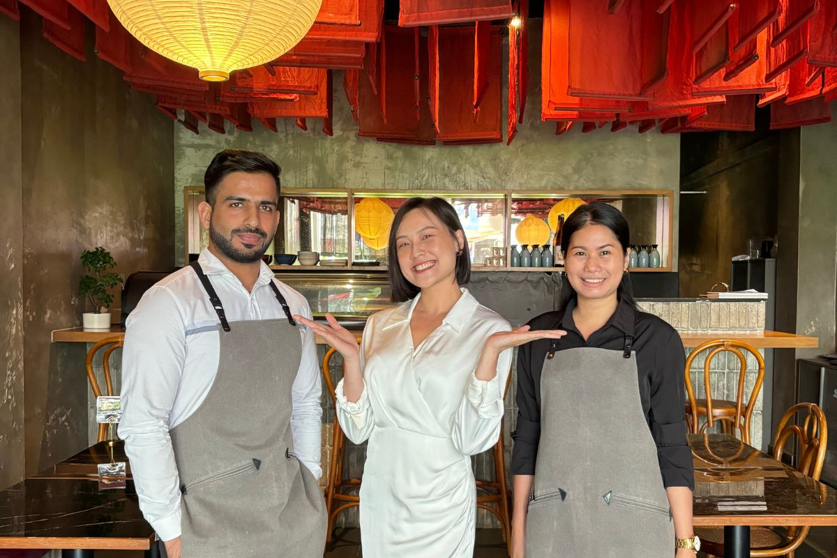 Sukee and her staff posing inside Kyudon restaurant in Johor Bahru