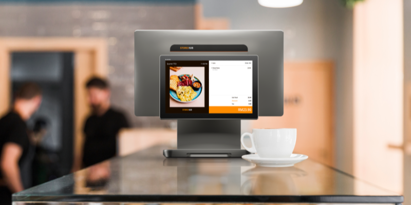 Sistem POS StoreHub di atas kaunter kafe