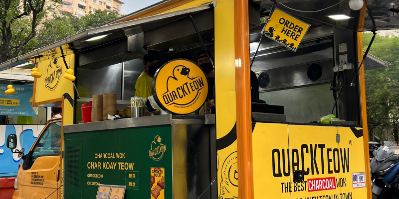 Food truck Quackteow menjual char kuay teow telur itik di TTDI, KL.