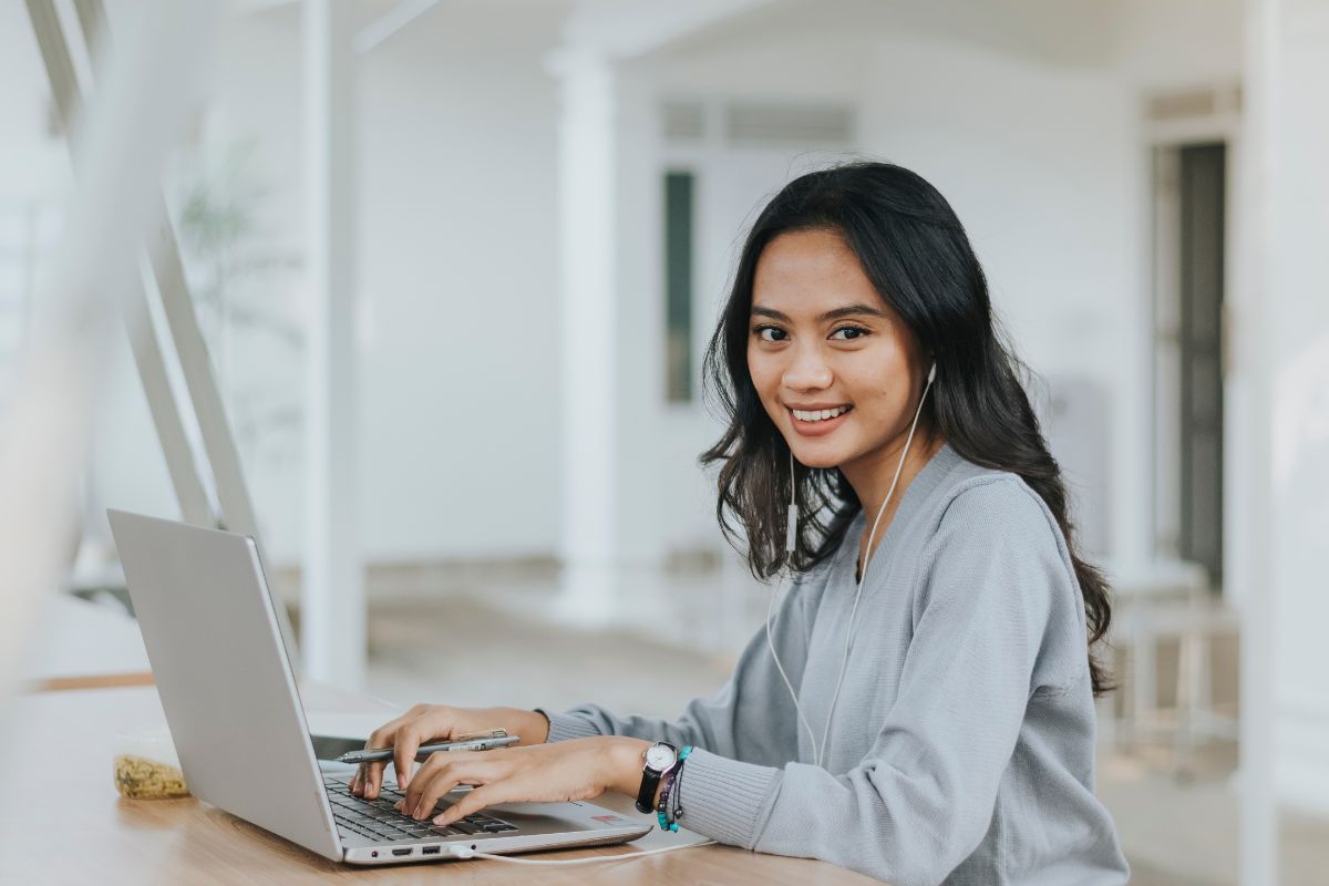 A Filipino F&B business owner on her laptop