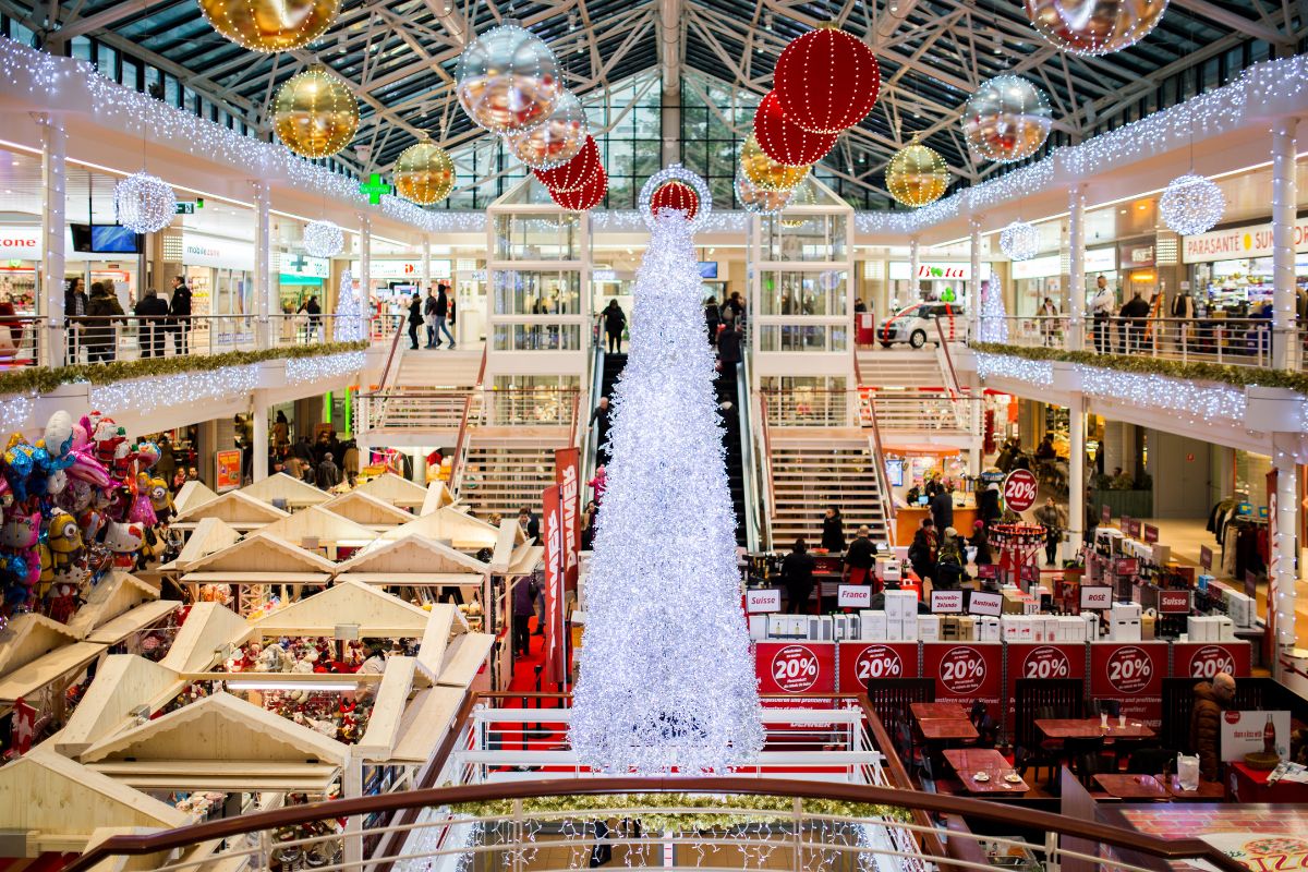 A Filipino Mall during Ber-Months/Holiday Season