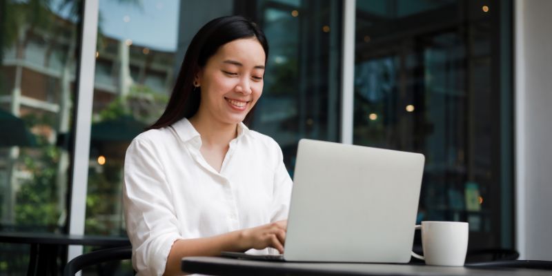 A Filipino business owner on her laptop in a cafe