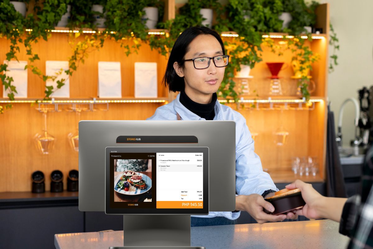 A Filipino restaurant owner in Cebu with a StoreHub POS system