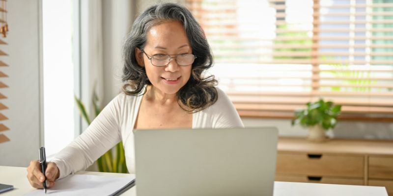 A Filipino business owner on her laptop