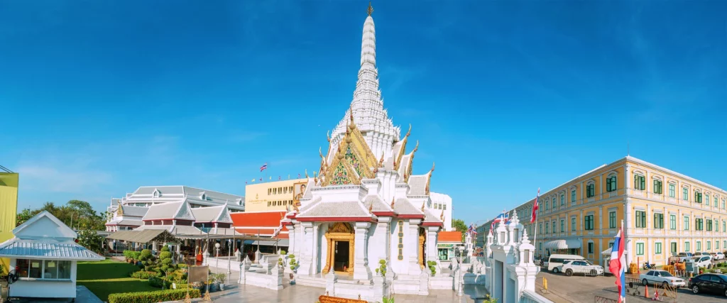 5 พิกัดขอพรให้ขายดี! สายมูสายธุรกิจห้ามพลาด - ศาลพระภูมิ & ศาลเจ้าพ่อหลักเมือง: ตั้งหลักดี ธุรกิจมั่น