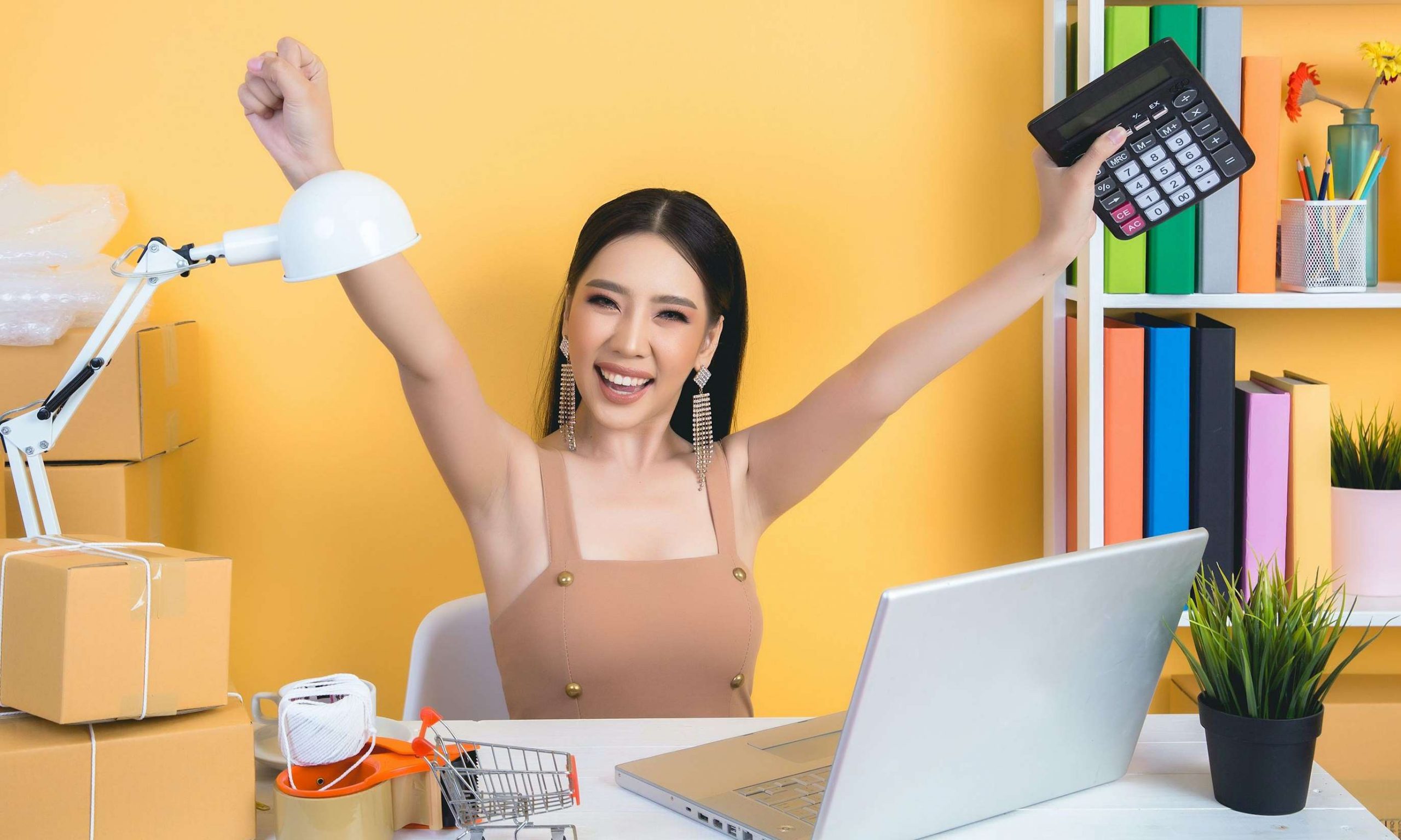 Girl checking sales report on StoreHub BackOffice Dashboard