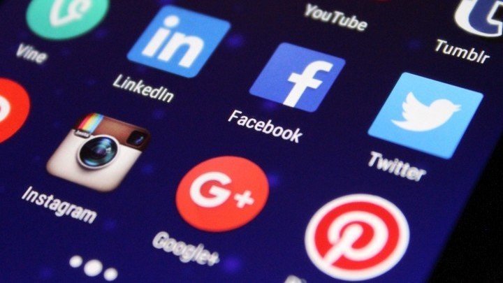 social media apps icons social network Facebook Instagram LinkedIn StoreHub blog