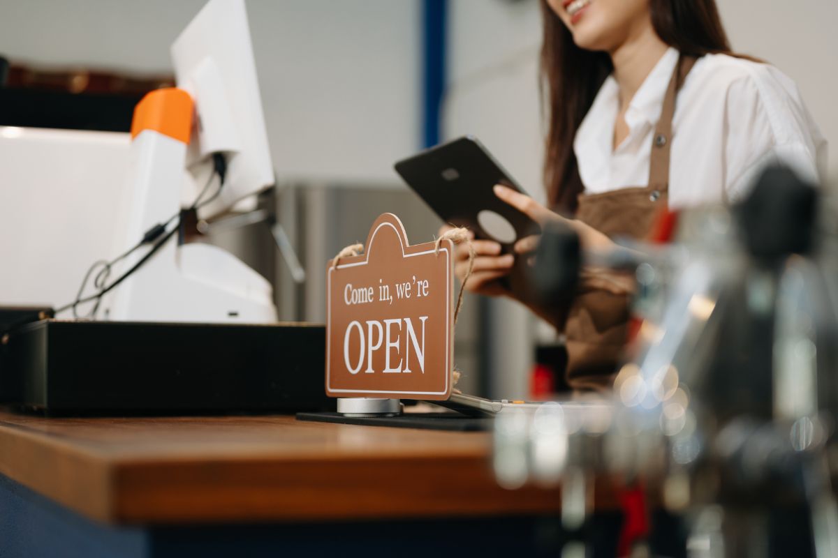 Hiring and Training the Right Team for your F&B Business