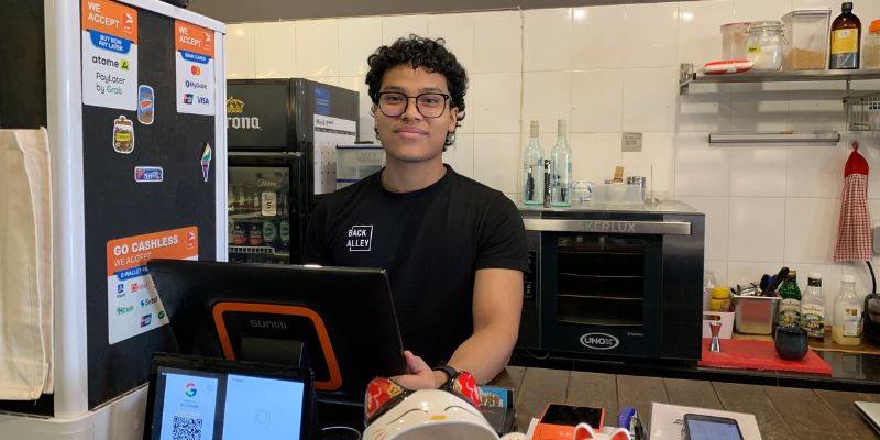 A Back Alley Pasta Bar staff with the StoreHub POS